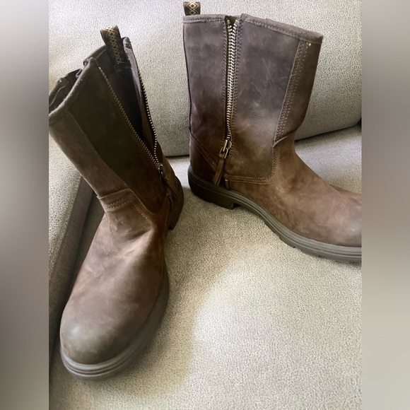 USED. Ugg All weather leather boots. 10.5, Brown, buckle and side zippers. - Picture 2 of 5